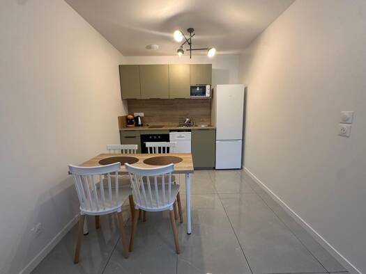 Appartement à louer 1 090 € 2 pièces 1 chambre 40 m² 1er étage Saintry-sur-Seine 91250