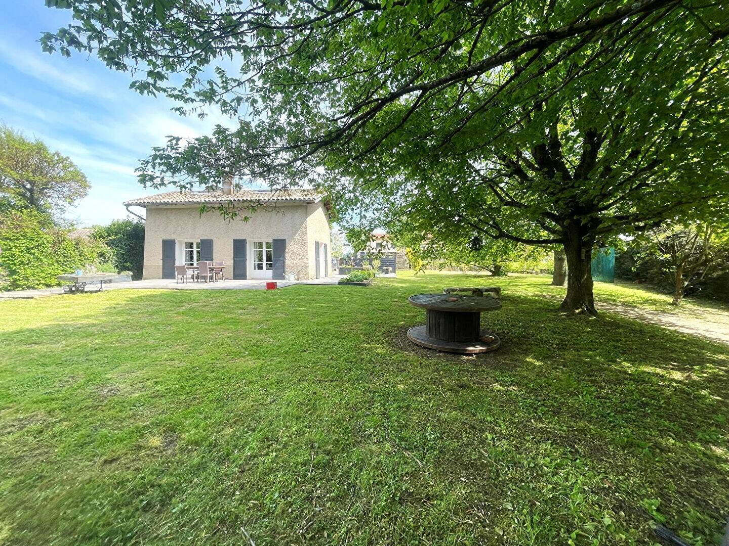 Maison à vendre, 187m², MONTMERLE SUR SAONE