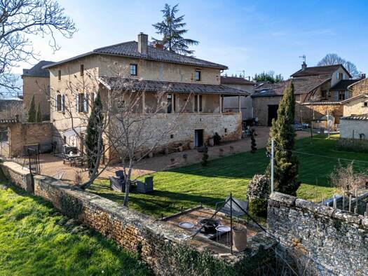 Maison à vendre 1 750 000 € 12 pièces 8 chambres 430 m² 4 848 m² de terrain Porte des Pierres Dorées 69400