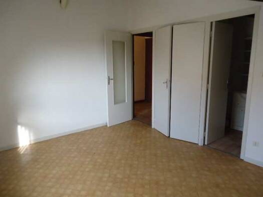 Appartement à louer 296 € 1 pièce 18 m² RDC Coeur de Ville Saint-Gaudens 31800