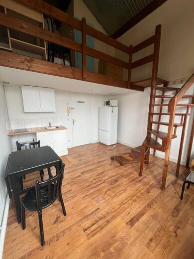 Appartement à louer 600 € 2 pièces 1 chambre 30 m² Dernier étage, Étage 2/2 Jouy le Moutier 95280
