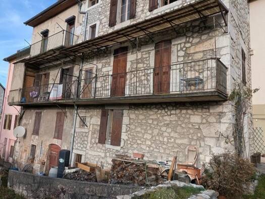 Maison à vendre 250 000 € 2 pièces 2 chambres 162 m² 522 m² de terrain Les Échelles 73360