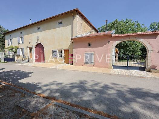Maison à vendre 545 000 € 8 pièces 4 chambres 288 m² 2 971 m² de terrain Vézelise 54330