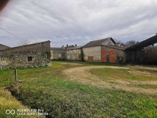 Entrepôt à vendre 220 000 € 800 m² d'espace de stockage divisible Villegouge 33141