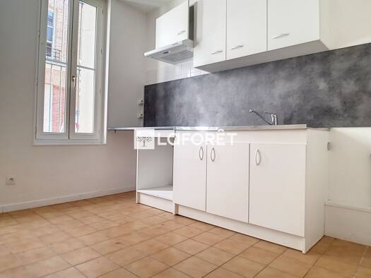 Appartement à louer 345 € 2 pièces 26 m² RDC/2 Hôtel de Ville Elbeuf 76500