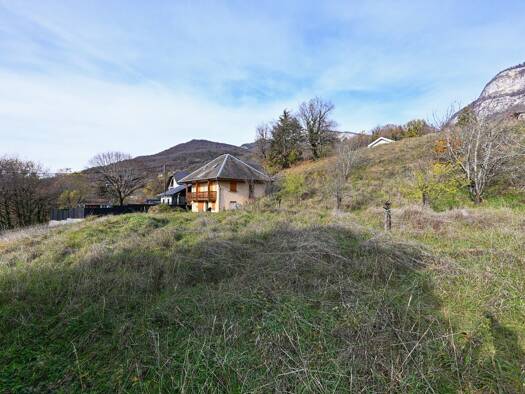 Terrain constructible à vendre 359 000 € 1 600 m² de terrain dès le 12/09/2026 Nord Saint-Alban-Leysse 73230