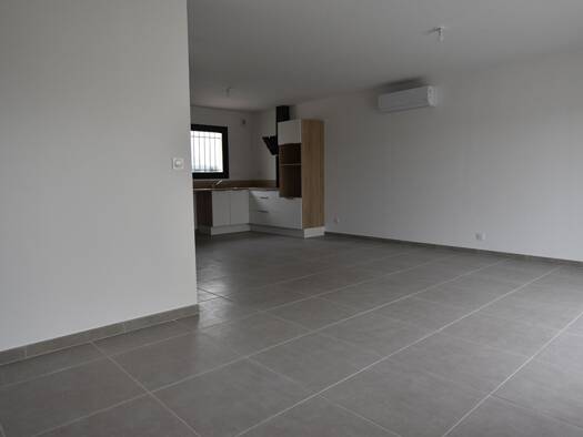 Maison à louer 1 060 € 4 pièces 3 chambres 89 m² Piolenc 84420