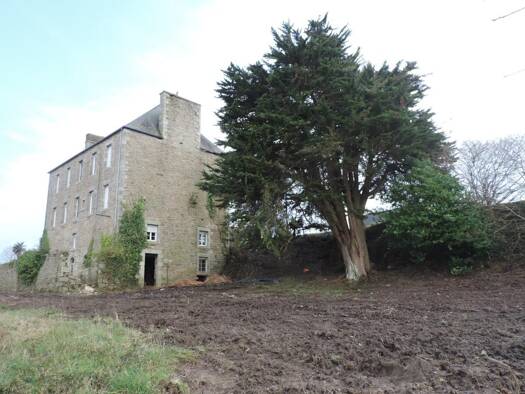 Maison à vendre 645 900 € 13 pièces 9 chambres 360 m² 2 653 m² de terrain Plouaret 22420