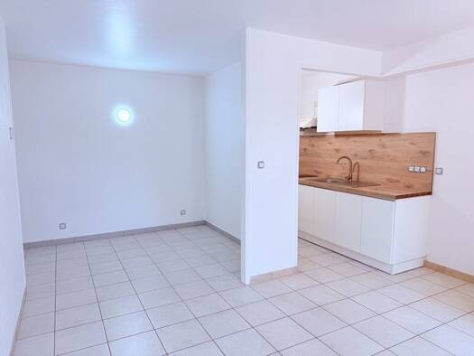 Appartement à louer 420 € 1 pièce 24,7 m² RDC Seyssel 74910