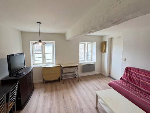 Appartement à louer 385 € 1 pièce 25 m² 3ème étage Centre Ville Castres 81100