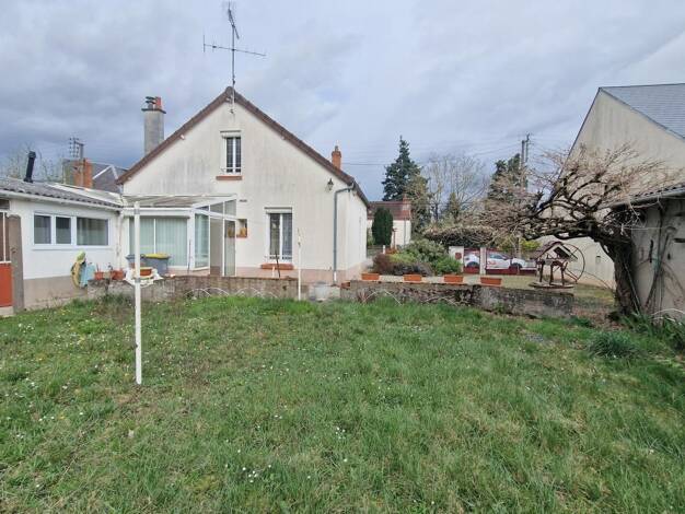 Maison de plain-pied à vendre 225 000 € 4 pièces 3 chambres 76 m² 476 m² de terrain Clos de la Grande Salle Fleury-les-Aubrais 45400