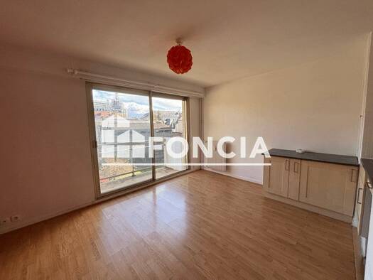 Appartement à louer 460 € 1 pièce 23,7 m² 3ème étage dès le 15/04/2026 Rechèvres-Bas Menus-Boulevard Chartres 28000