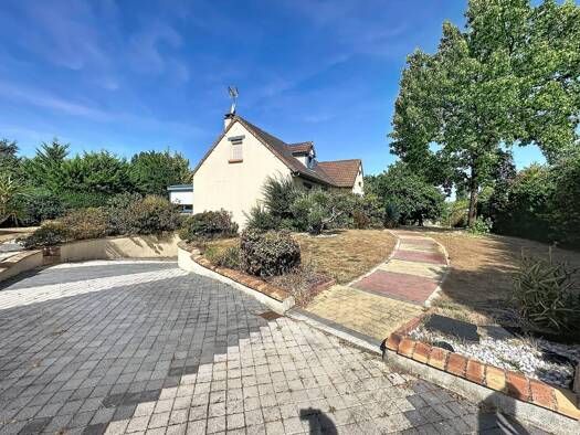 Maison à vendre 232 000 € 5 pièces 3 chambres 140 m² 2 098 m² de terrain Courtillers 72300