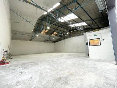 Local commercial à louer 1 935 € 290 m² de surface de vente St Vincent de Mercuze 38660