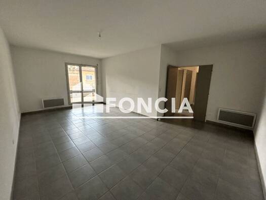Appartement à louer 651 € 3 pièces 2 chambres 80,2 m² 1er étage Gimont 32200