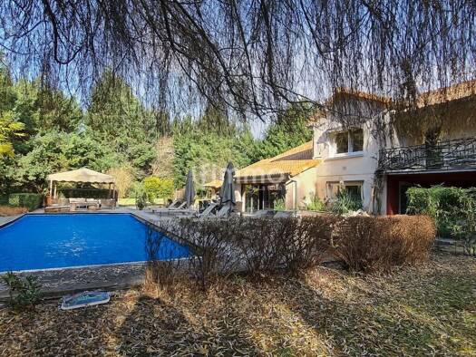 Maison à vendre 529 900 € 7 pièces 4 chambres 484 m² 5 380 m² de terrain Saint-Genest-d'Ambière 86140