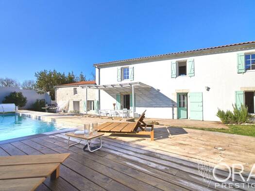 Maison à vendre 645 000 € 6 pièces 4 chambres 228 m² 2 897 m² de terrain Andilly 17230