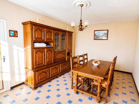 Maison de plain-pied à vendre 178 500 € 4 pièces 2 chambres 103 m² 2 174 m² de terrain Guécélard 72230
