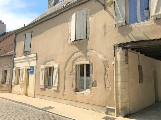 Maison à vendre 93 415 € 8 pièces 4 chambres 207 m² Mehun-sur-Yèvre 18500