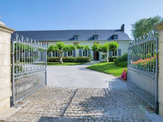 Maison à vendre 848 000 € 7 pièces 4 chambres 285 m² Tarbes 65000
