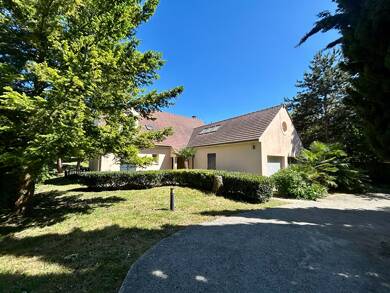 Maison à louer 5 100 € 7 pièces 5 chambres 300 m² 2 000 m² de terrain Chambourcy 78240