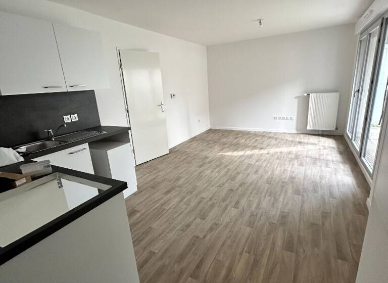 Appartement à louer 1 112 € 2 pièces 1<br/>chambre 41 m²<br/>superficie Mermoz Villemomble 93250