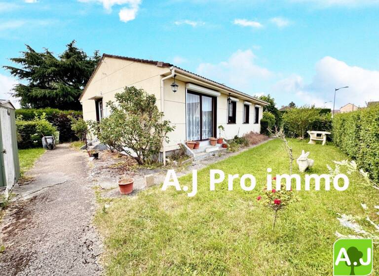 Maison de plain-pied à vendre 146 300 € 5 pièces 4<br/>chambres 95 m²<br/>superficie 519 m²<br/>terrain Ézy-sur-Eure 27530