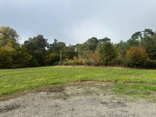 Terrain constructible viabilisé à vendre 69 475 € 4 147 m² de terrain Cleyrac 33540