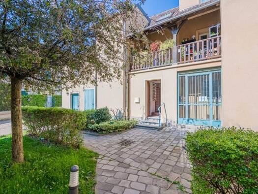 Local d'activités à vendre 349 000 € 120 m² d'espace de stockage divisible Le Village Louveciennes 78430