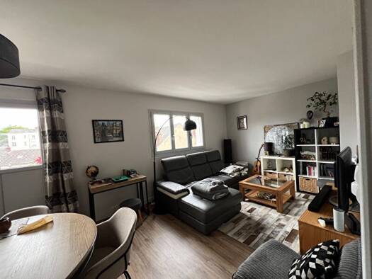 Appartement à louer 865 € 3 pièces 2 chambres 73 m² Étage 2/4 Couronne Centrale Bourges 18000