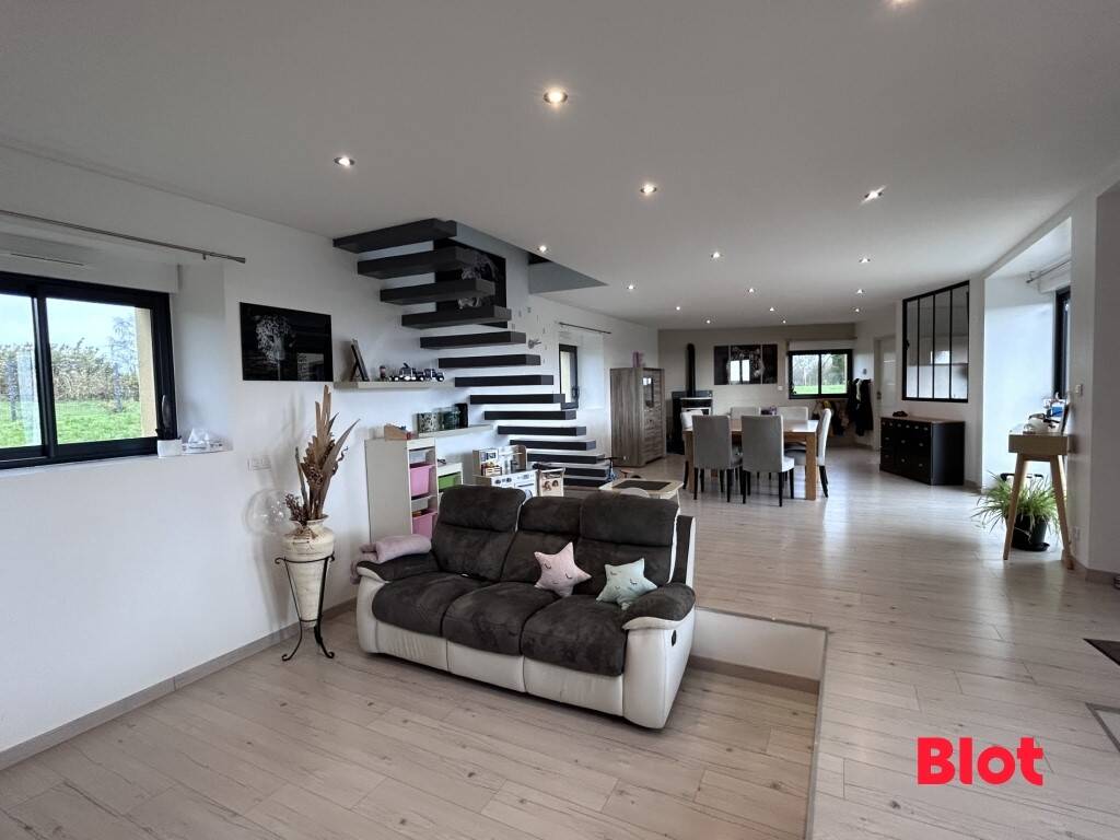 Maison à vendre, 190m², MEZIERES SUR COUESNON