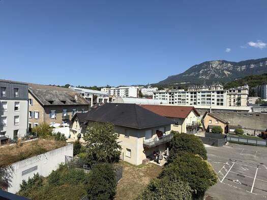 Appartement à vendre 140 000 € 1 pièce 24 m² Étage 3/5 Centre Ville Nord Aix-les-Bains 73100