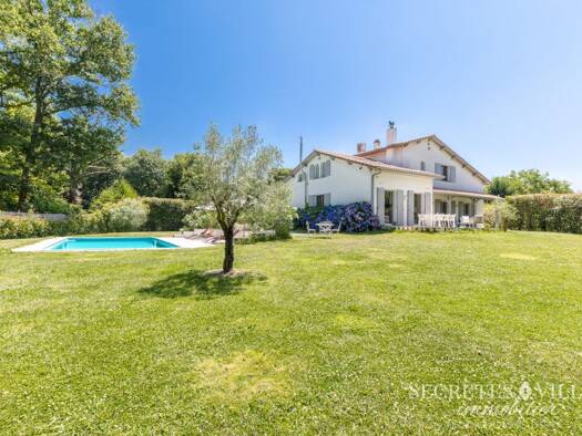 Villa à vendre 835 000 € 9 pièces 5 chambres 230 m² 1 959 m² de terrain Sallebœuf 33370