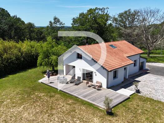 Maison à vendre - Première occupation 410 000 € 5 pièces 3 chambres 165 m² 2 827 m² de terrain Peyrehorade 40300