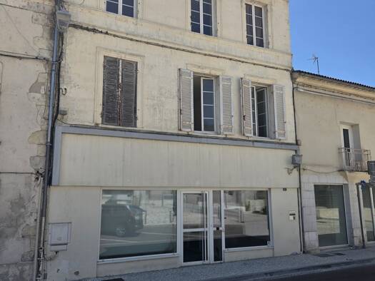 Immeuble à vendre 187 000 € 130,93 m² Montguyon 17270