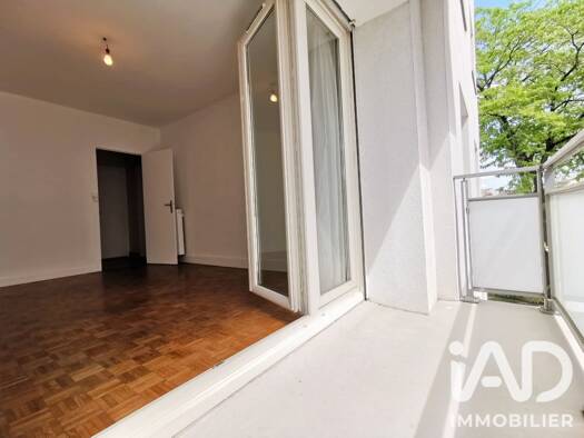 Appartement à louer 700 € 4 pièces 2 chambres 67,15 m² Étage 2/7 Pyramides La Roche-sur-Yon 85000