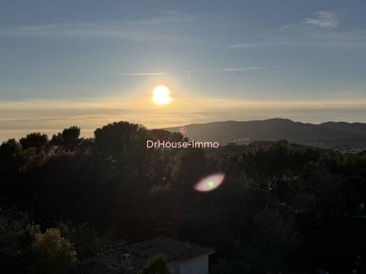 Duplex à vendre 425 000 € 3 pièces 3 chambres 69 m² Étage 1/2 Nord La Ciotat 13600