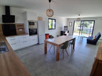 Appartement à louer 850 € 2 pièces 1 chambre 60 m² RDC/1 Alata 20167