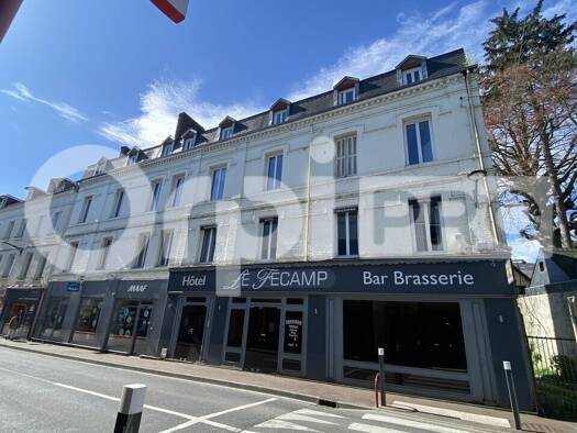 Boutique à vendre 370 000 € 633 m² de surface de vente Bolbec 76210