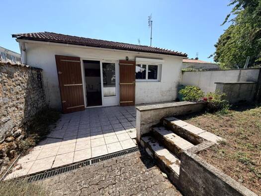 Maison à vendre 95 500 € 2 pièces 1 chambre 38,5 m² 192 m² de terrain Cozes 17120