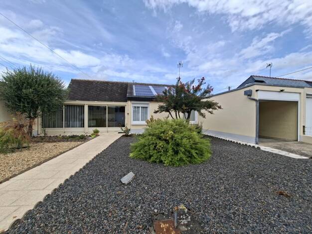 Maison de plain-pied à vendre 174 900 € 5 pièces 2 chambres 98,9 m² 550 m² de terrain Saint Lambert des Levées Centre Saumur 49400