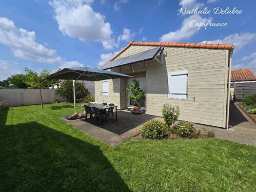 Maison de plain-pied à vendre 187 900 € 3 pièces 2 chambres 68 m² 303 m² de terrain La Crèche 79260