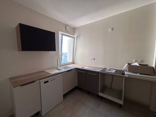 Appartement à louer 700 € 3 pièces 2 chambres 62 m² RDC Champ de Foire Cognac 16100