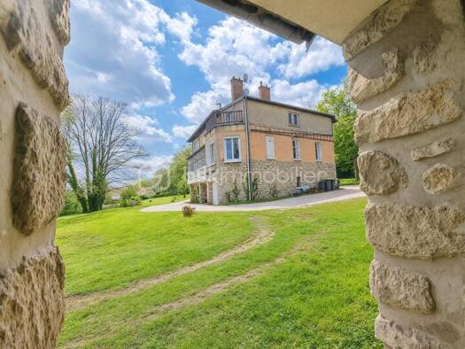 Maison à vendre 627 000 € 10 pièces 7 chambres 222 m² 3 754 m² de terrain Berville 95810