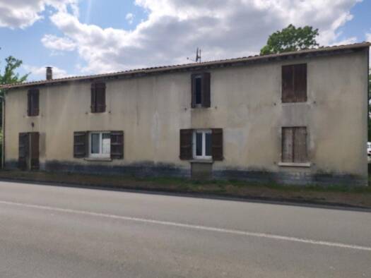 Maison à vendre 69 000 € 6 pièces 4 chambres 110 m² 19 955 m² de terrain Consac 17150