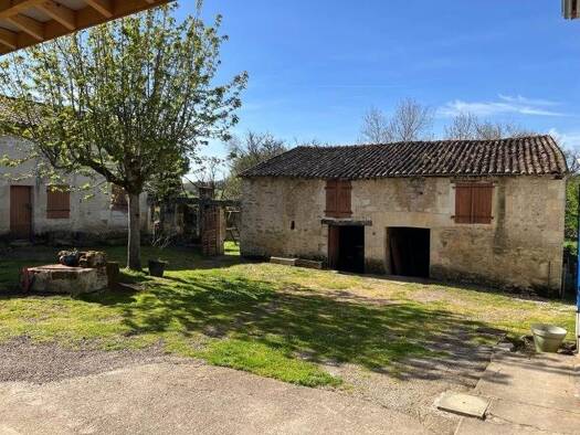 Maison à vendre 328 290 € 5 pièces 3 chambres 160 m² 4 024 m² de terrain Linars 16730