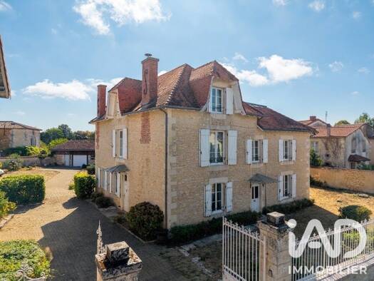 Maison à vendre 270 000 € 10 pièces 8 chambres 331 m² 1 582 m² de terrain Blanzay 86400