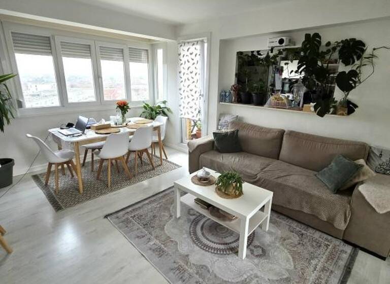 Appartement à vendre 102 000 € 3 pièces 2<br/>chambres 64 m²<br/>superficie Dernier étage, 8/8<br/>étage Centre Ville-Fin de la Guerre Tourcoing 59200
