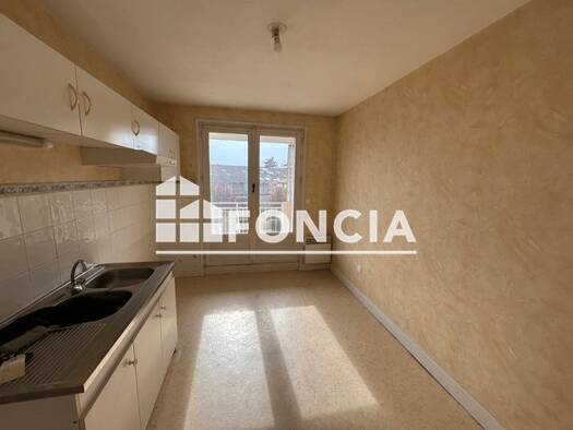 Appartement à louer 595 € 3 pièces 2 chambres 62,4 m² 2ème étage Paris Roanne 42300