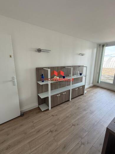 Espace bureau à louer 3 722 € 160 m² de bureaux Le Village-Les Pres Eragny 95610